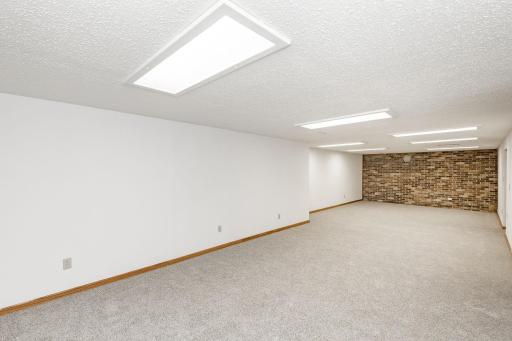 2544 Arrowhead Road S, Fargo, ND 58103