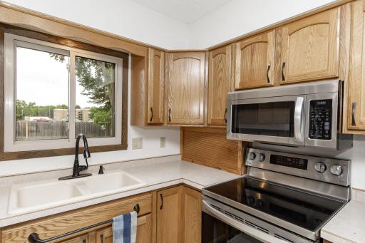2544 Arrowhead Road S, Fargo, ND 58103