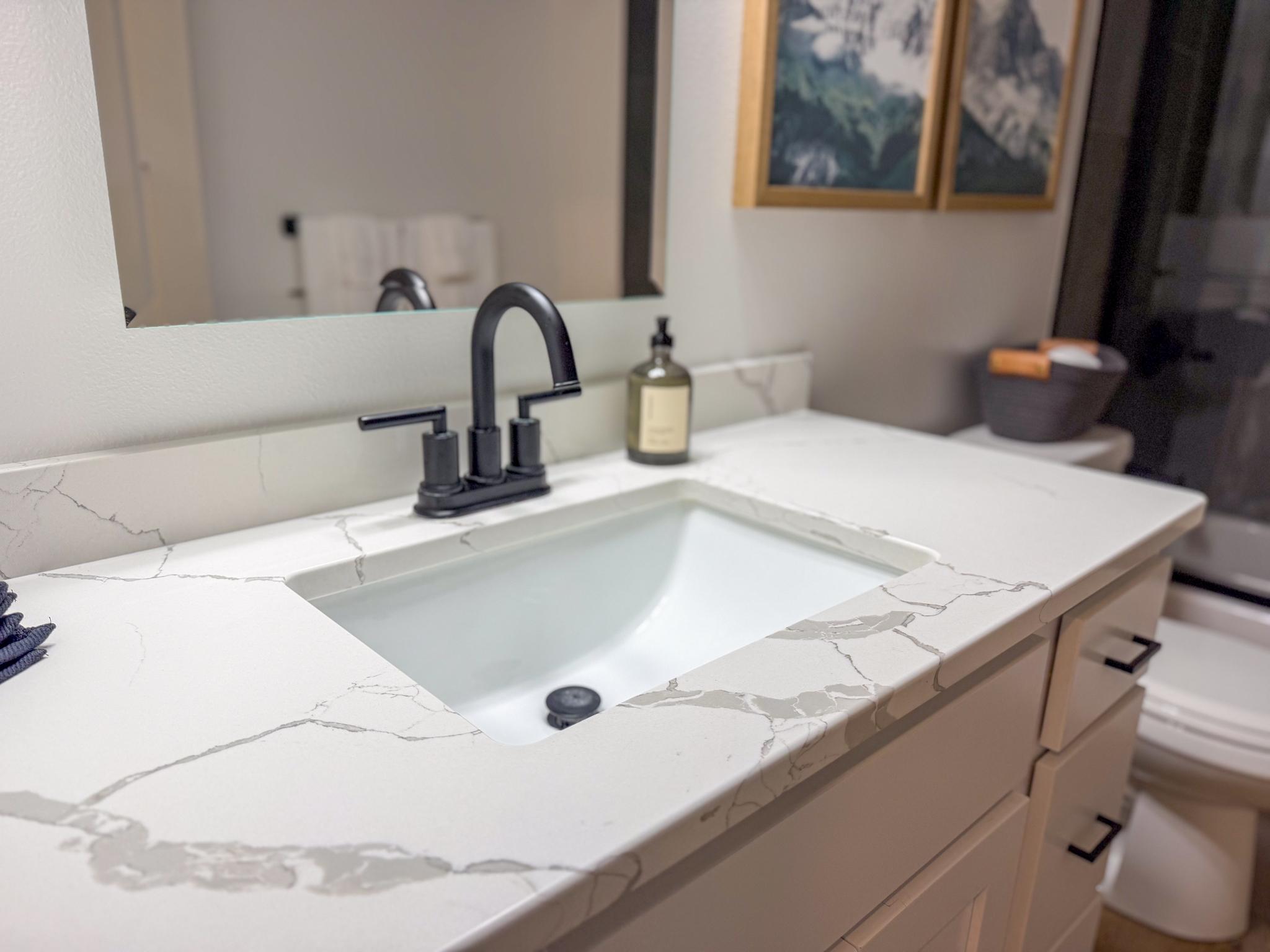 Main floor full bath-36.jpg