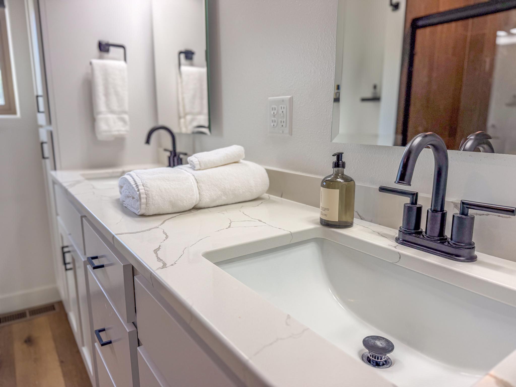 Primary bath-49.jpg