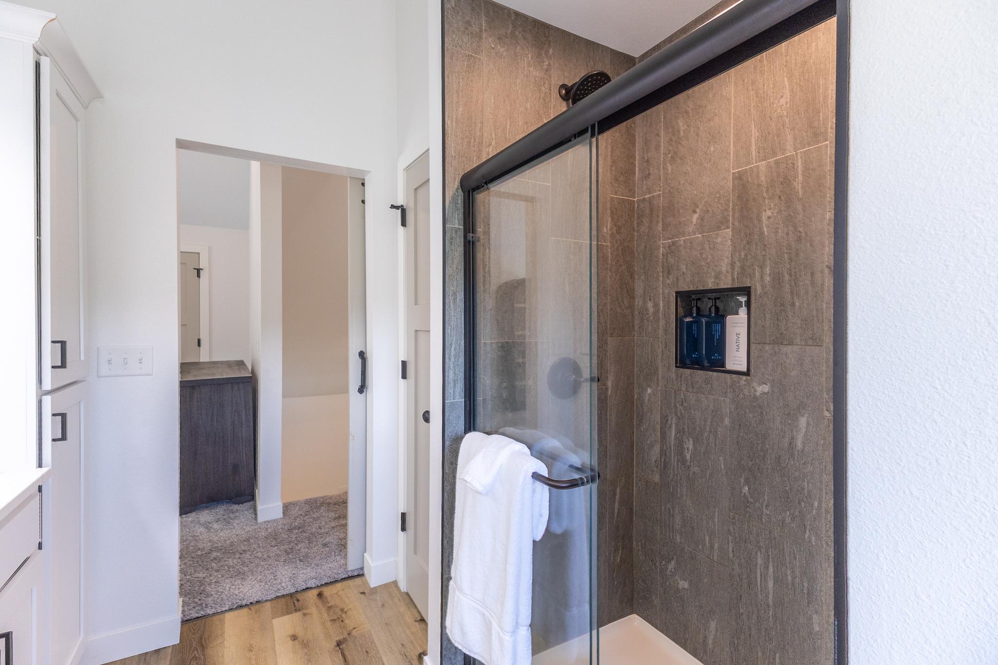 Primary bath-53.jpg