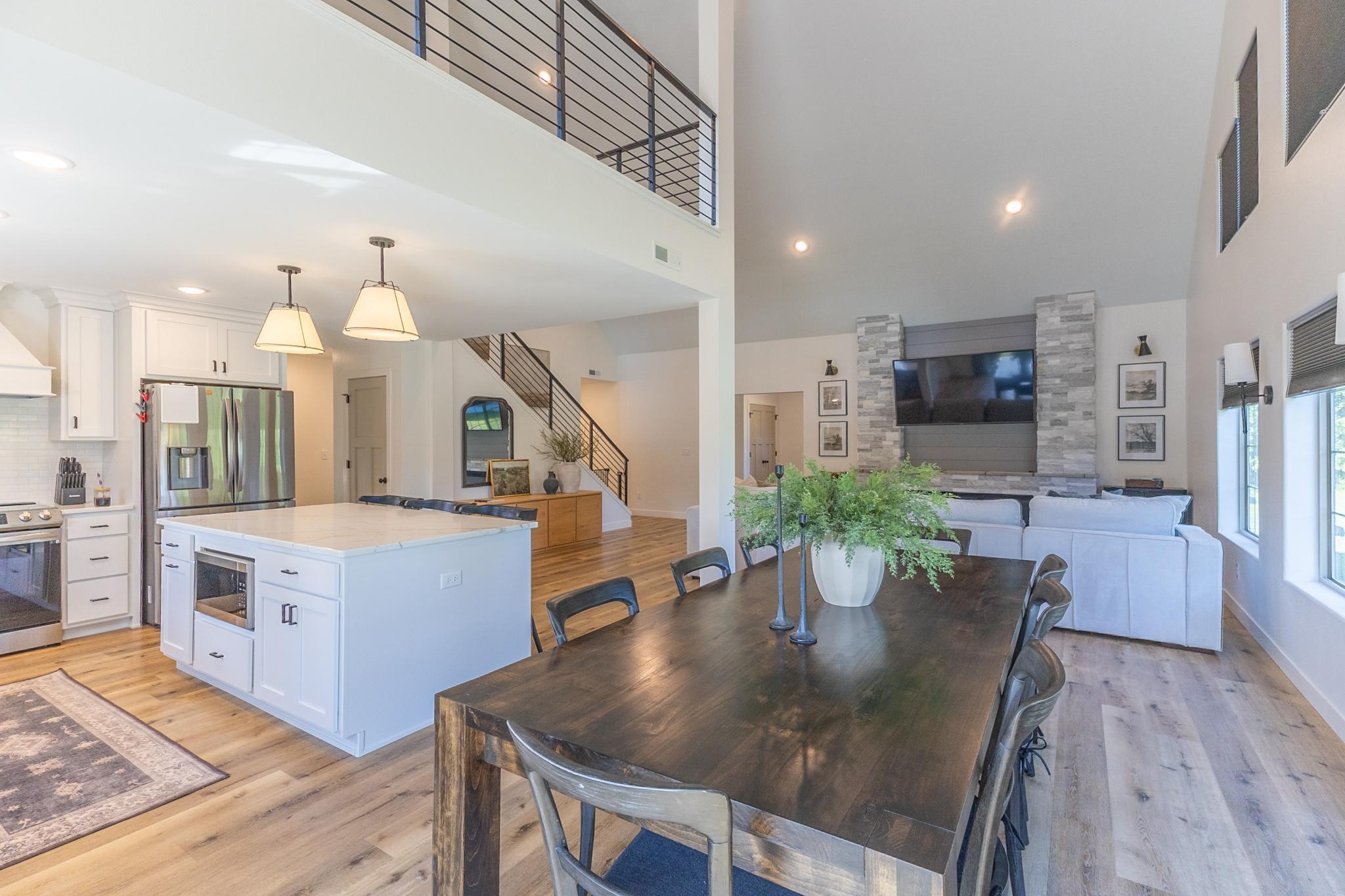 Dining looking into main room-17.jpg