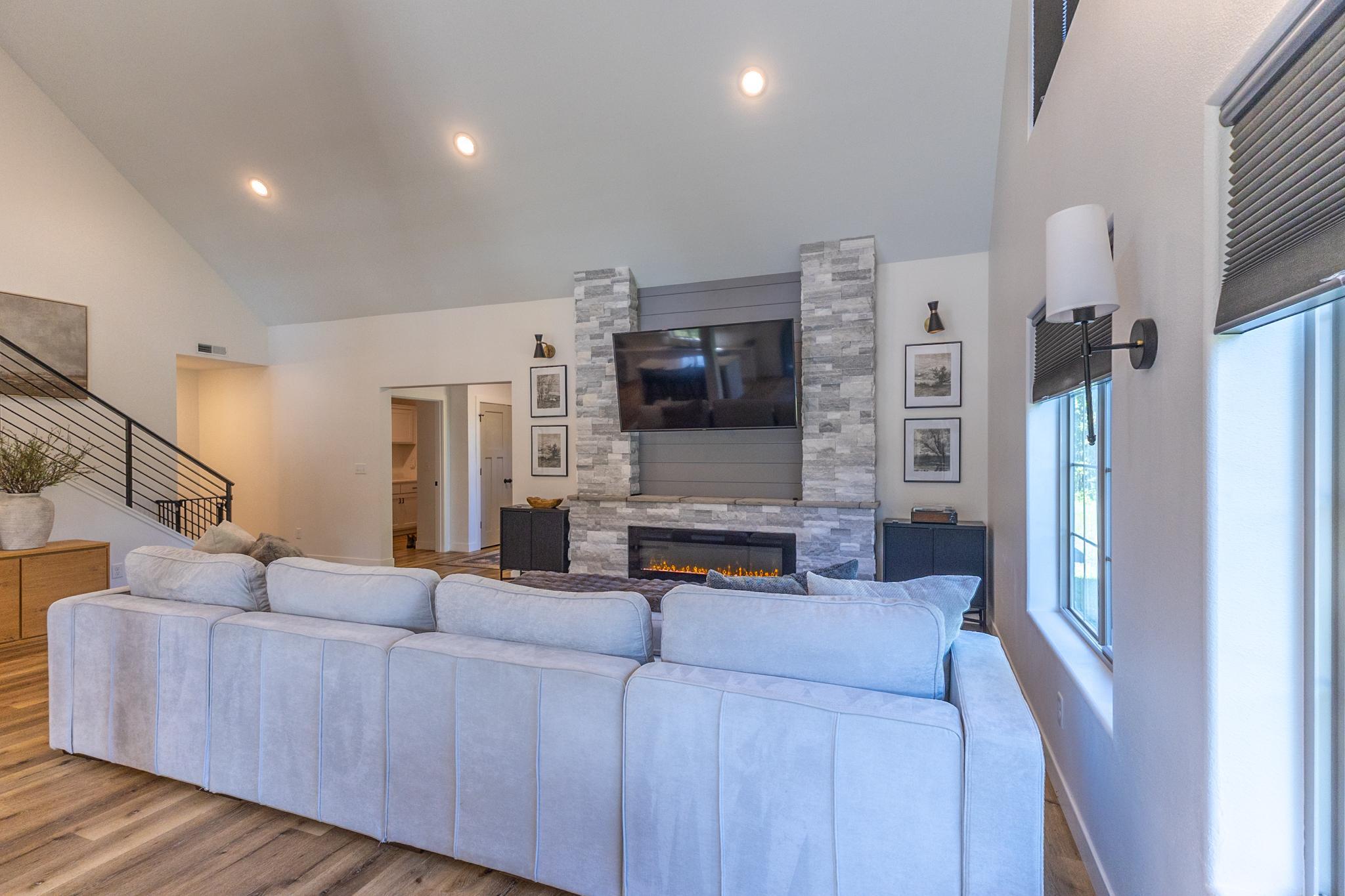 Living room feature-15.jpg