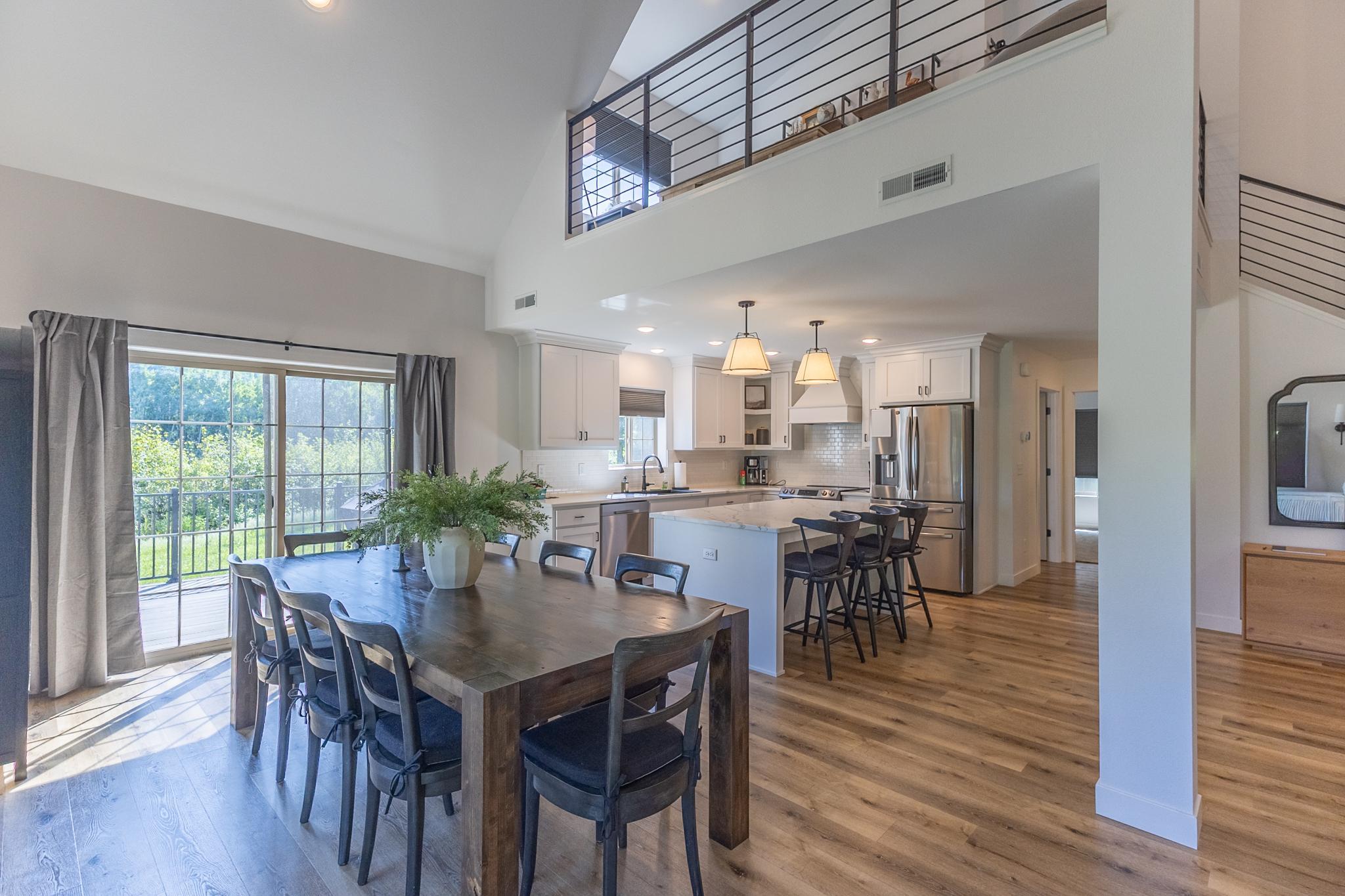 Dining room-13.jpg