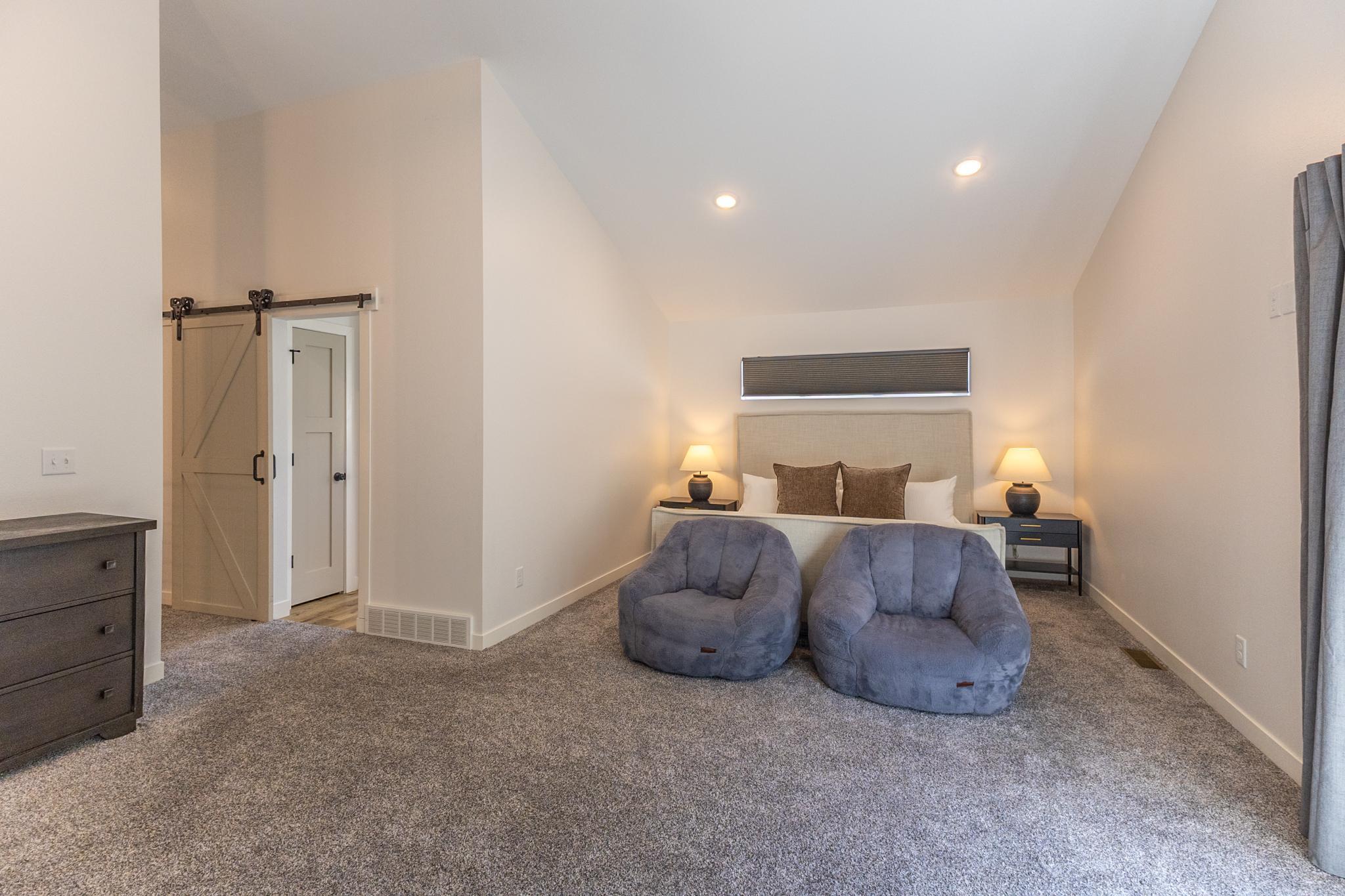 Primary bedroom-57.jpg
