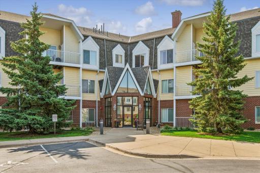 Another fine condo offering at Bards Crossing 55+ community in Rosemount! Completely move-in ready!