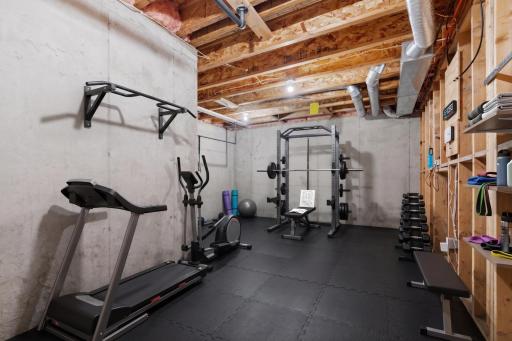 Virtually staged gym