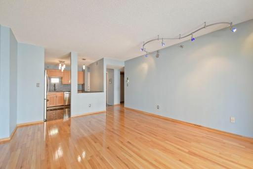 121 Washington Ave S - Web Quality - 002 - 02 Living Room.jpg