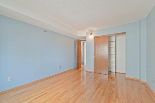 121 Washington Ave S - Web Quality - 005 - 05 Living Room.jpg