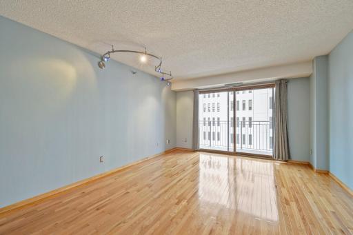 121 Washington Ave S - Web Quality - 001 - 01 Living Room.jpg