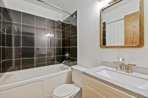 121 Washington Ave S - Web Quality - 014 - 14 Bathroom.jpg