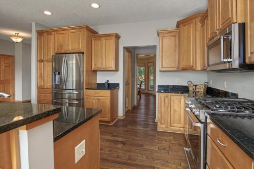 6111 106th Avenue N, Brooklyn Park, MN 55443