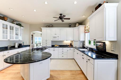 718 Widsten Circle, Wayzata, MN 55391