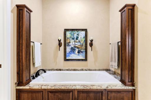 718 Widsten Circle, Wayzata, MN 55391