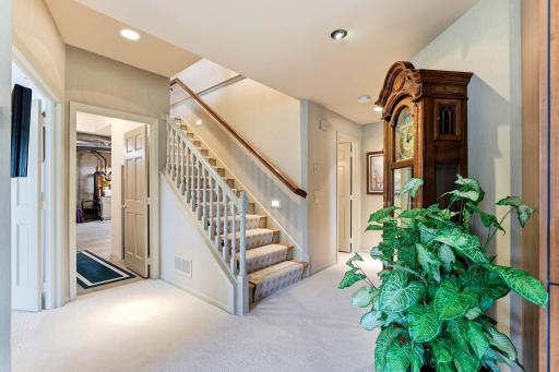 718 Widsten Circle, Wayzata, MN 55391