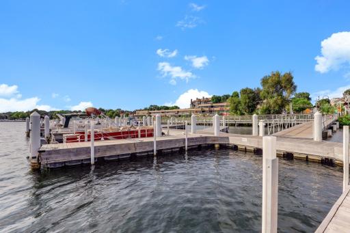 718 Widsten Circle, Wayzata, MN 55391