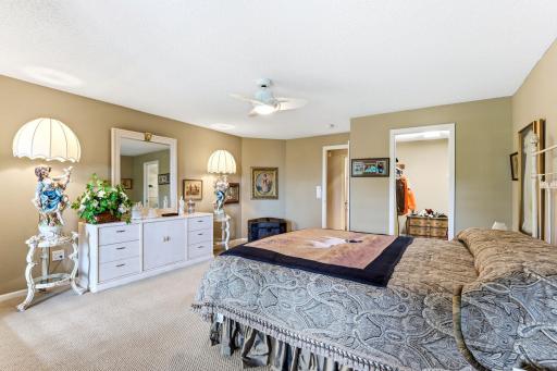 718 Widsten Circle, Wayzata, MN 55391