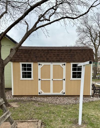 1325 6th Avenue N, Windom, MN 56101