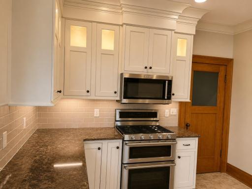1325 6th Avenue N, Windom, MN 56101