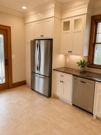 1325 6th Avenue N, Windom, MN 56101
