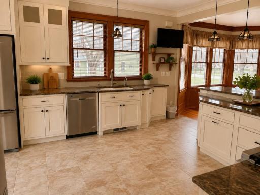 1325 6th Avenue N, Windom, MN 56101