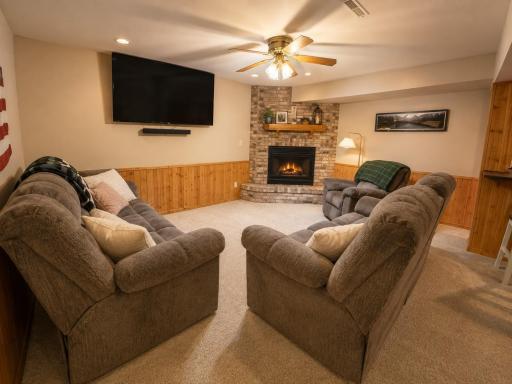 1325 6th Avenue N, Windom, MN 56101