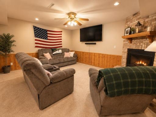 1325 6th Avenue N, Windom, MN 56101