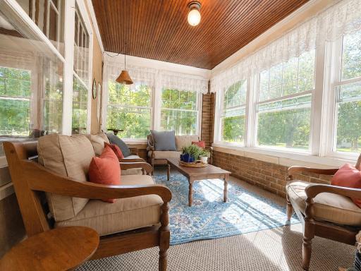 1325 6th Avenue N, Windom, MN 56101