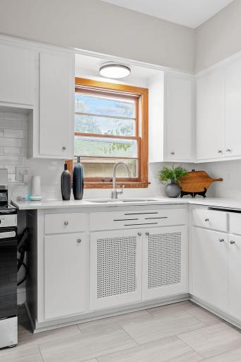 16-web-or-mls-4430 40th Ave N-16.jpg