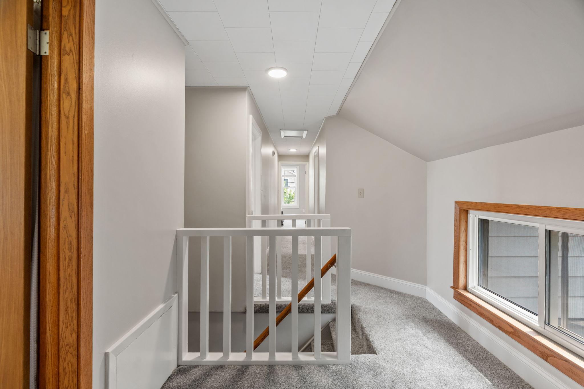 23-web-or-mls-4430 40th Ave N-23.jpg