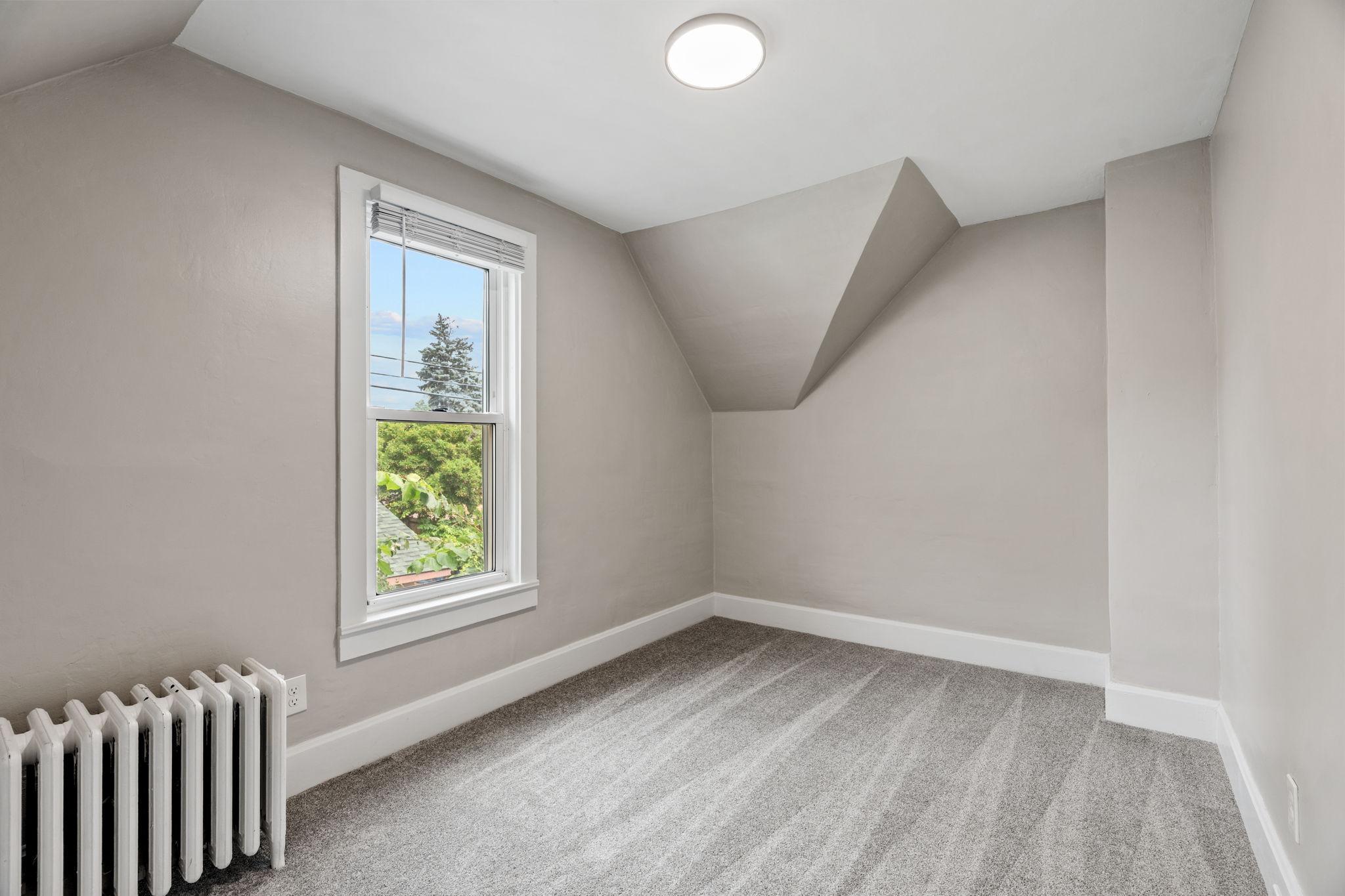 28-web-or-mls-4430 40th Ave N-28.jpg