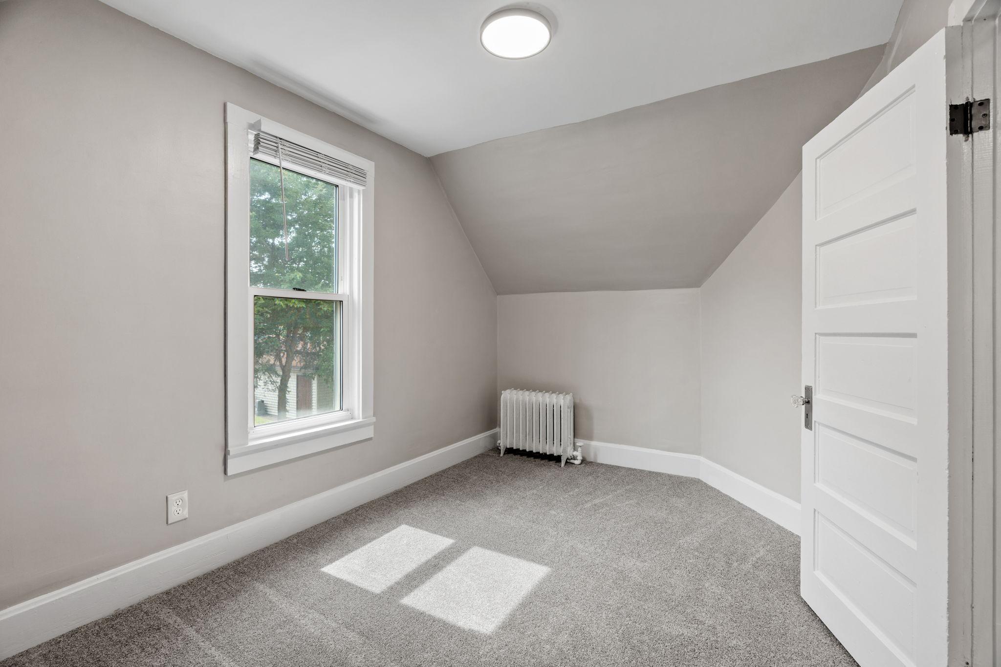 30-web-or-mls-4430 40th Ave N-30.jpg