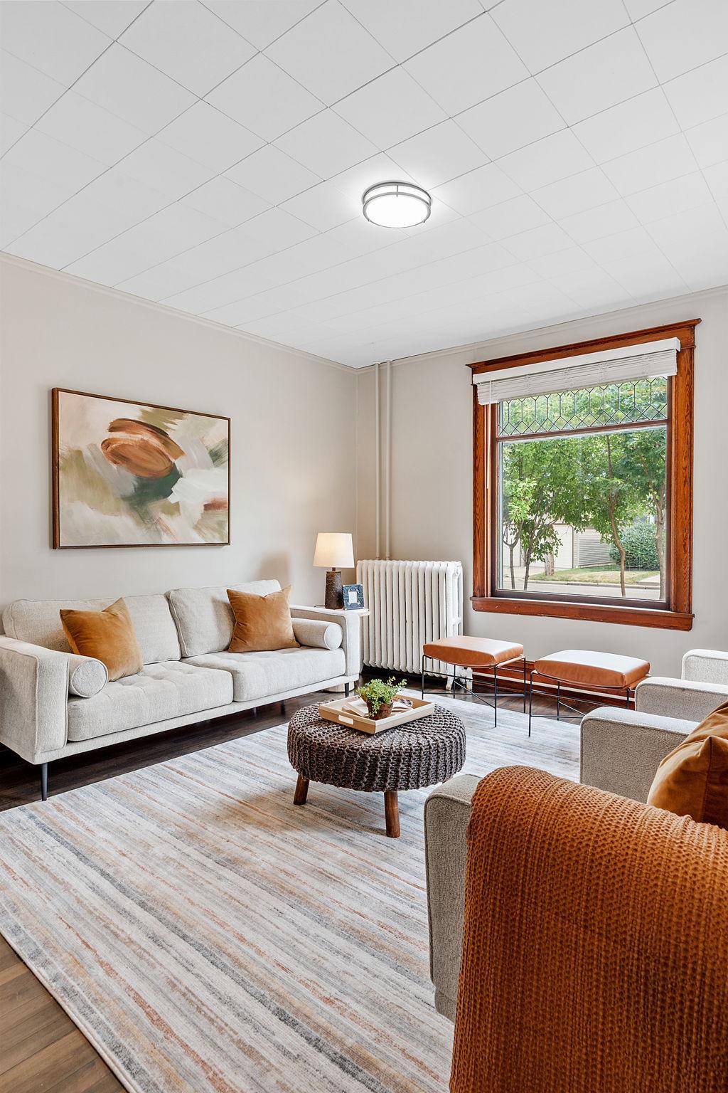 12-web-or-mls-4430 40th Ave N-12.jpg