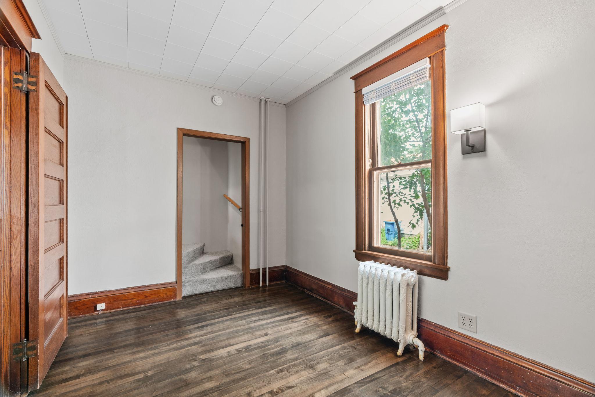 21-web-or-mls-4430 40th Ave N-21.jpg