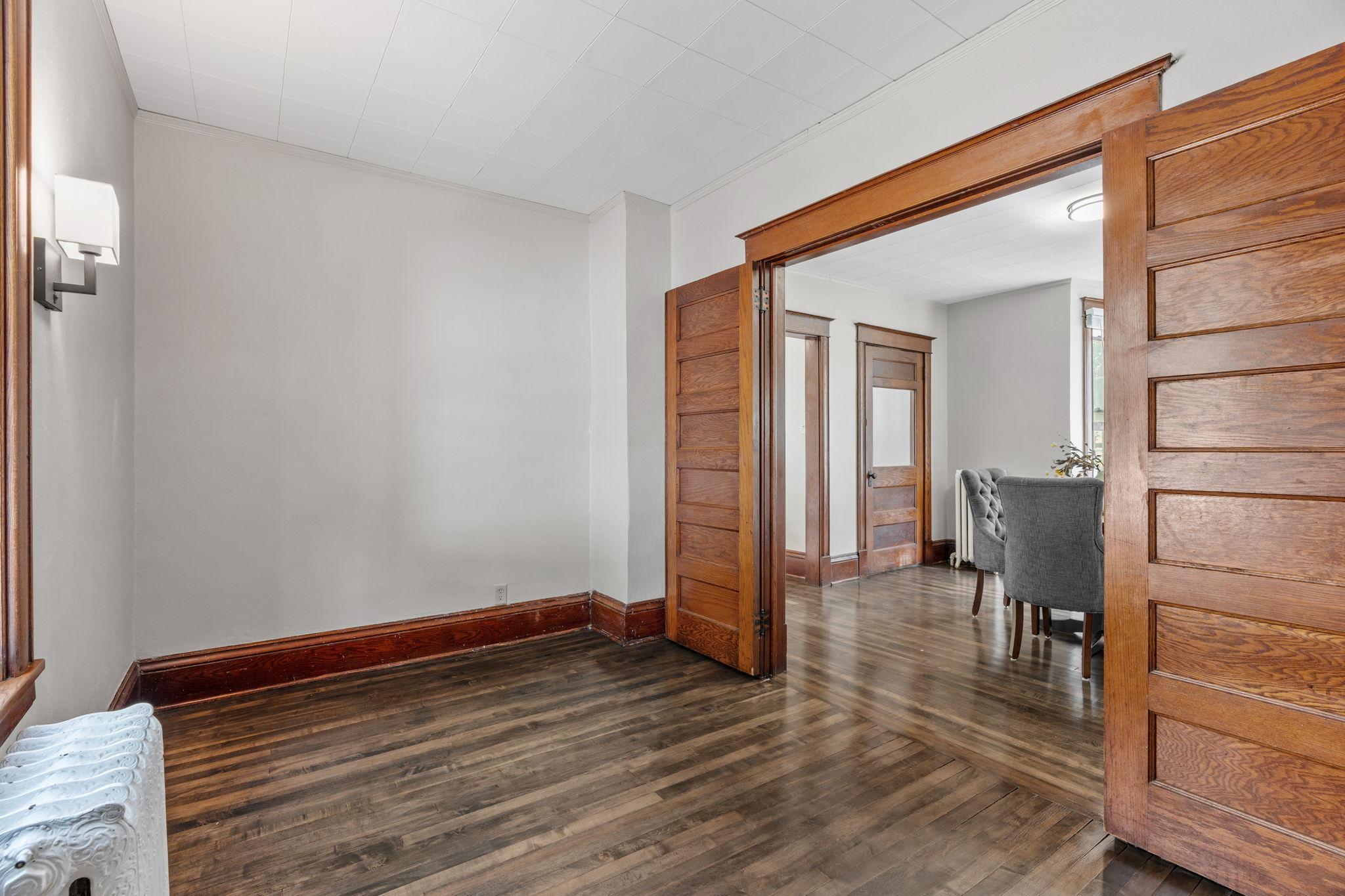 22-web-or-mls-4430 40th Ave N-22.jpg