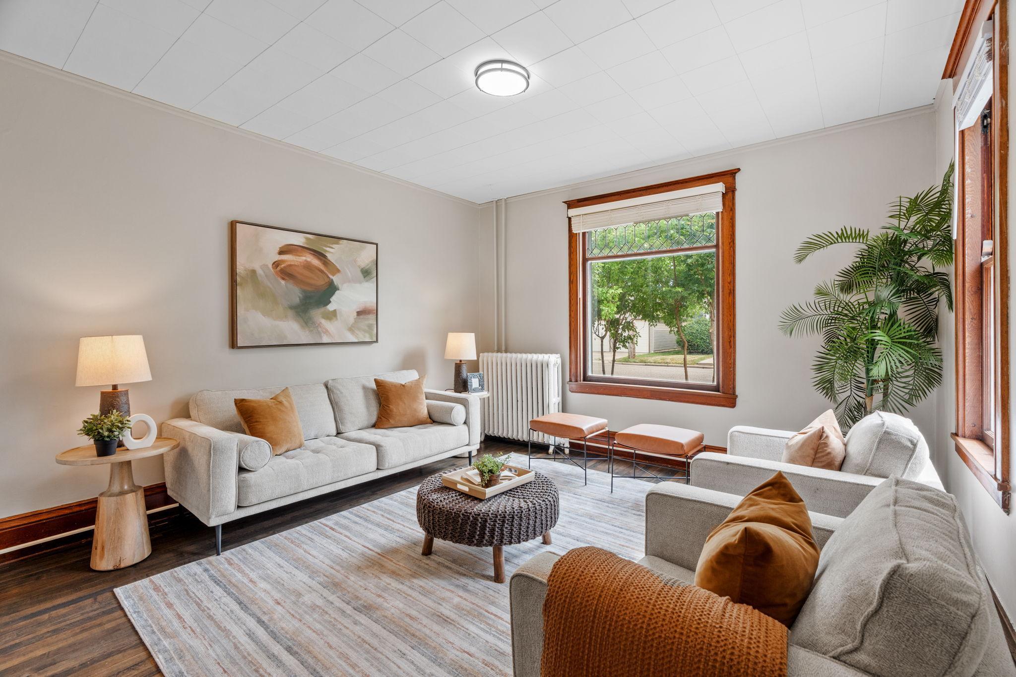 10-web-or-mls-4430 40th Ave N-10.jpg