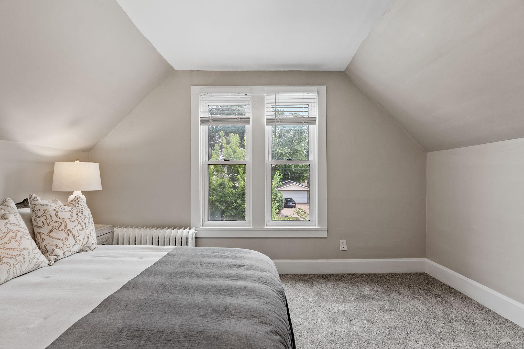 33-web-or-mls-4430 40th Ave N-33.jpg