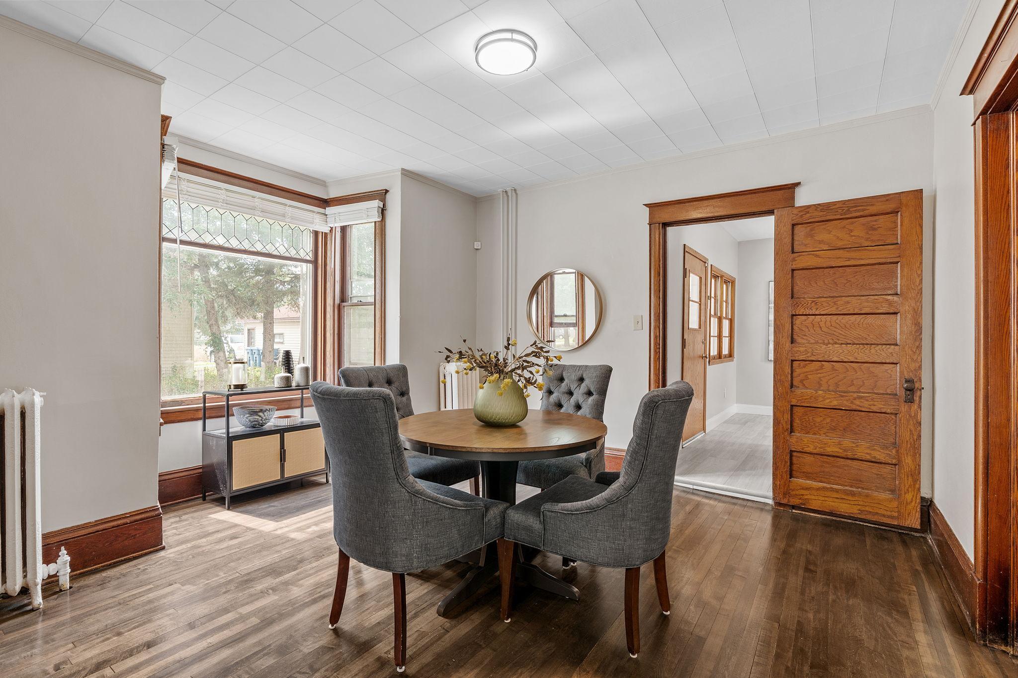 7-web-or-mls-4430 40th Ave N-7.jpg