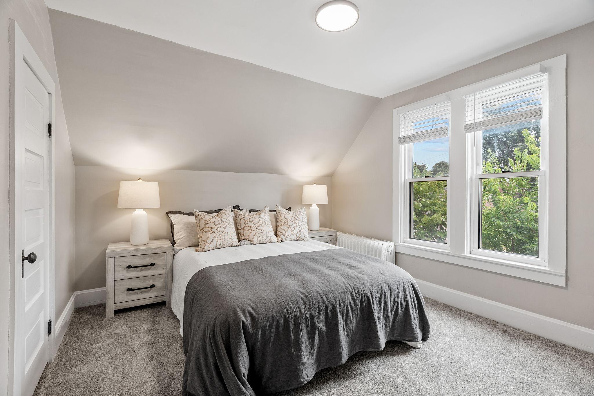32-web-or-mls-4430 40th Ave N-32.jpg