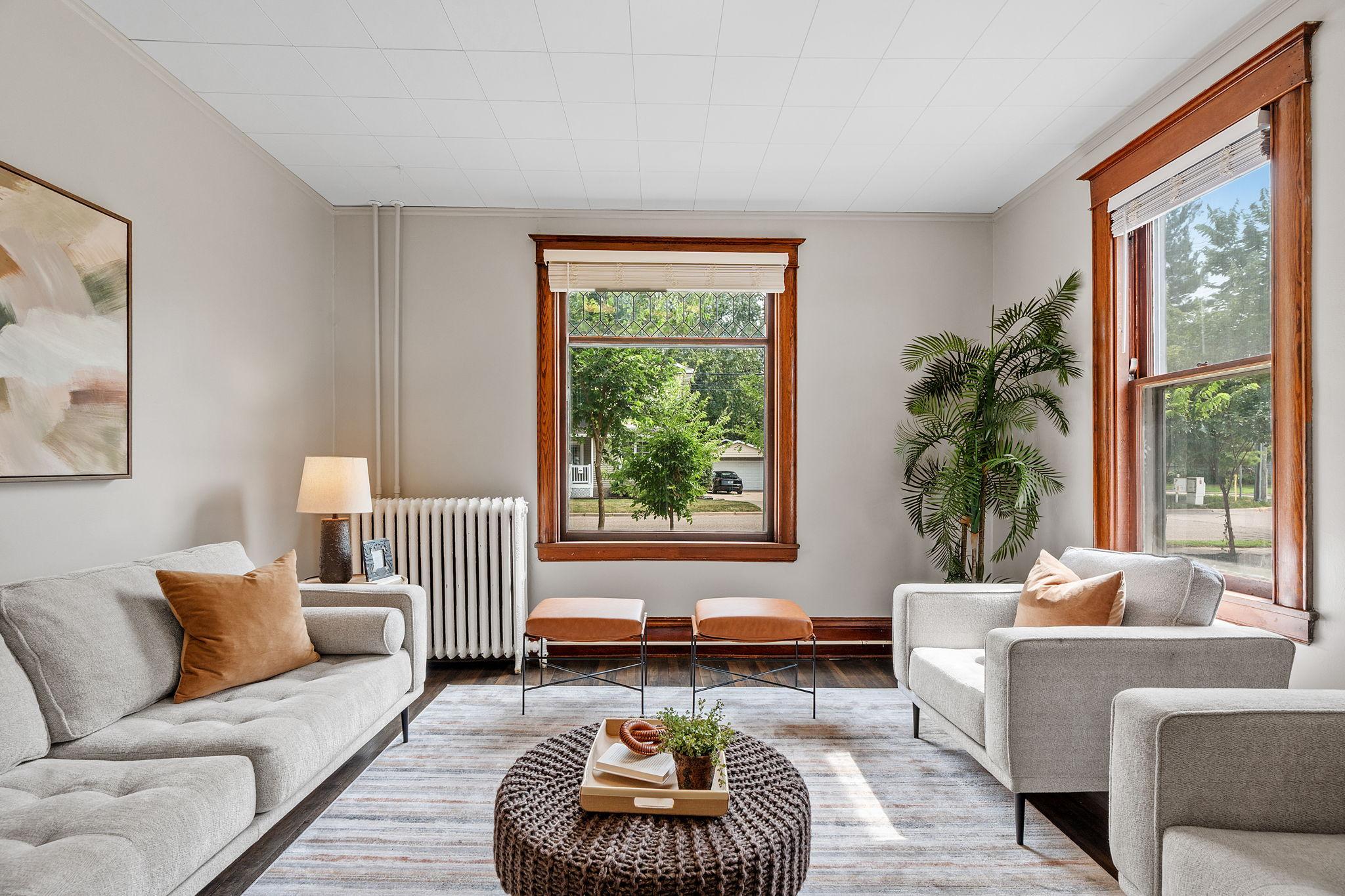 11-web-or-mls-4430 40th Ave N-11.jpg