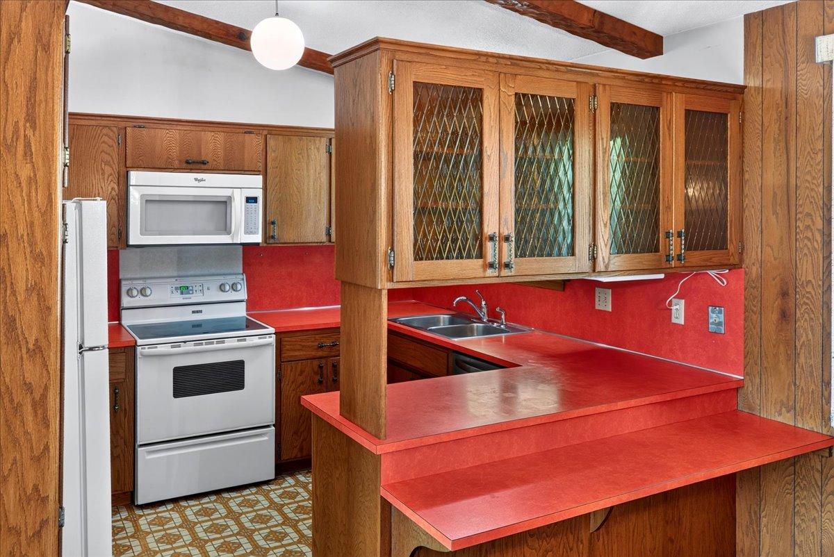 Cozy kitchen offers great counterspace.
