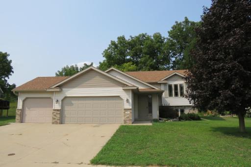 652 7th Street SW, Pine Island, MN 55963