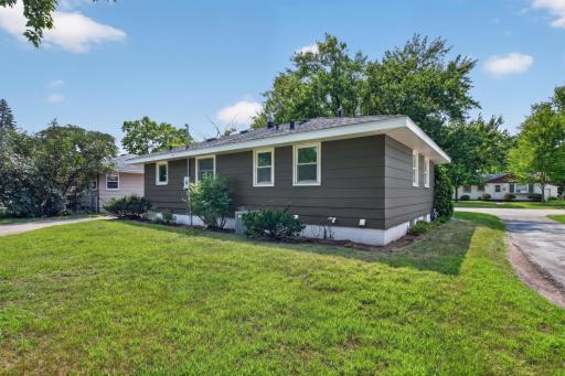 1212 Sugar Lane, Chaska, MN 55318