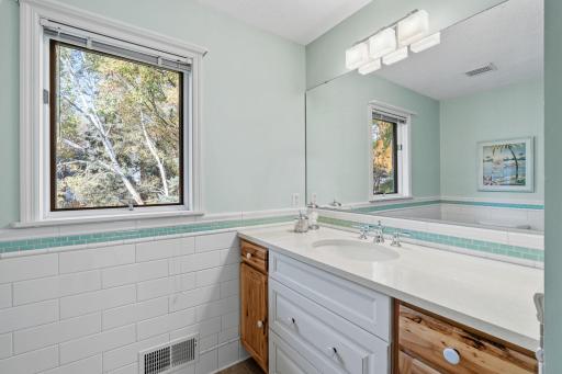 11828 Boulder Bay Road, Eden Prairie, MN 55344