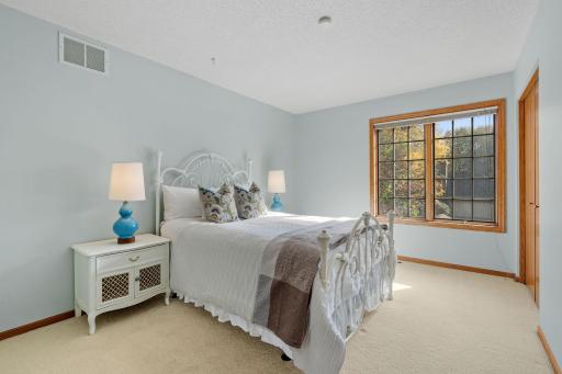 11828 Boulder Bay Road, Eden Prairie, MN 55344