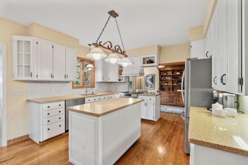 11828 Boulder Bay Road, Eden Prairie, MN 55344