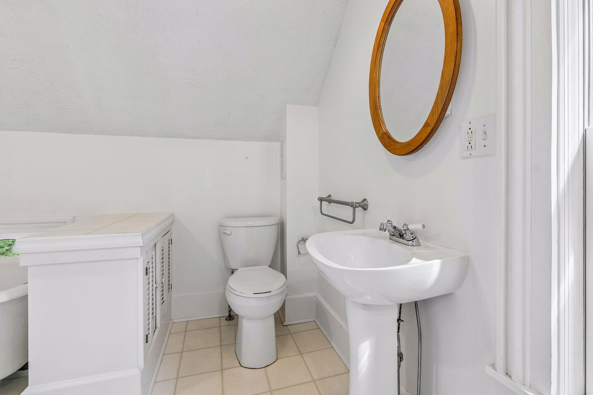 Upper level bathroom tub bath