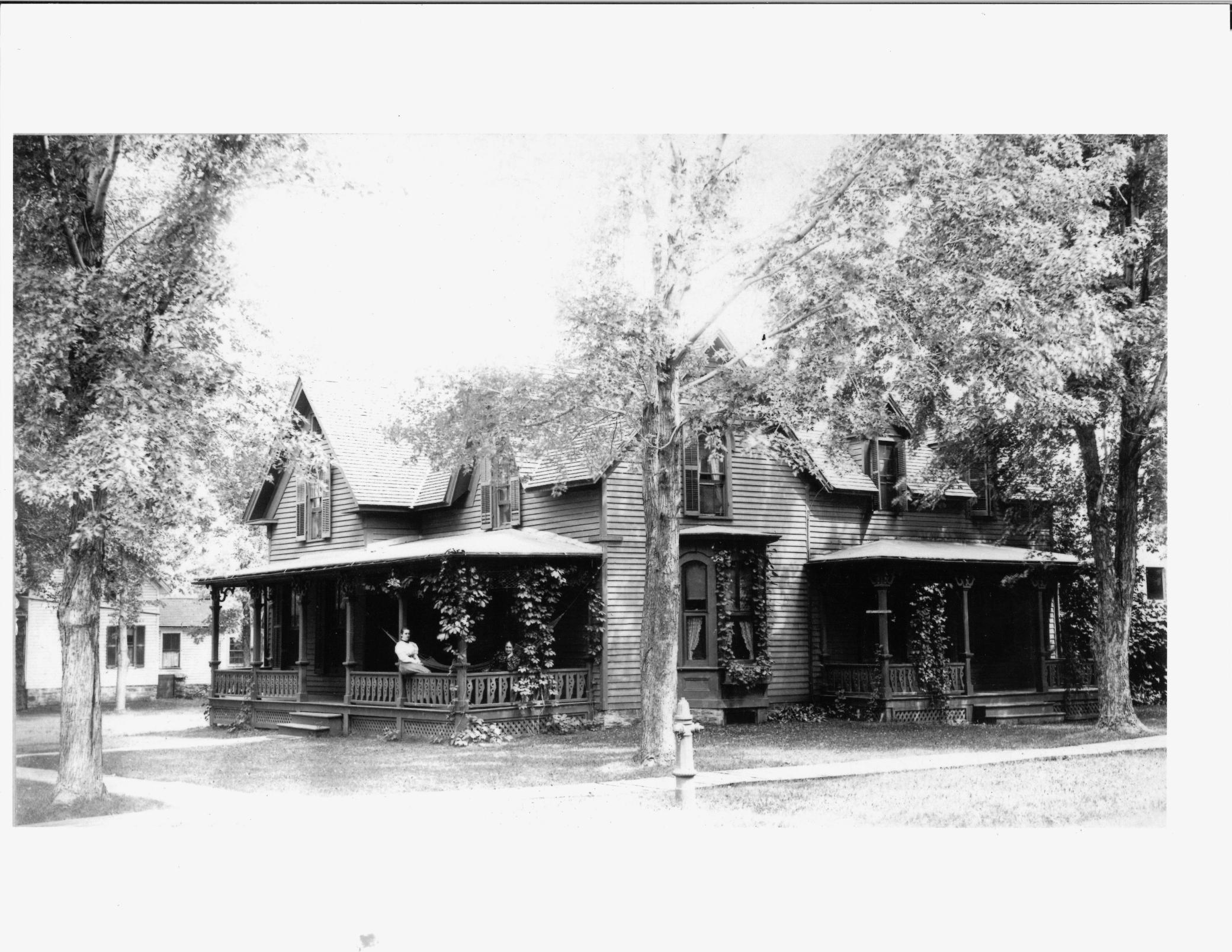 219 Nevada Manning Women 1870s