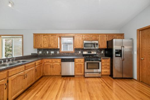 Kitchen 2.jpg