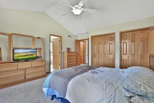 Solid oak doors throughout